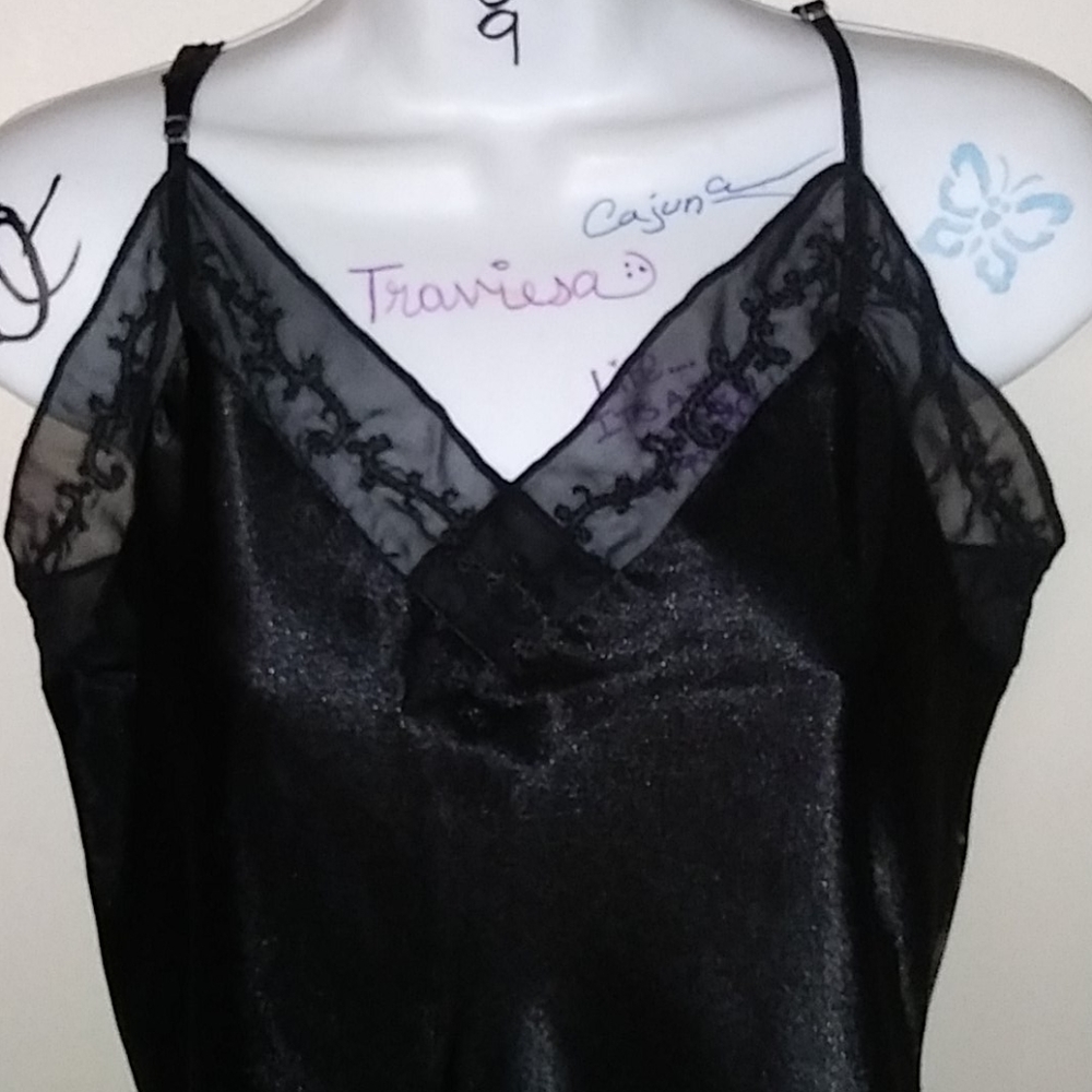 Halston slip - Picture 2 of 4